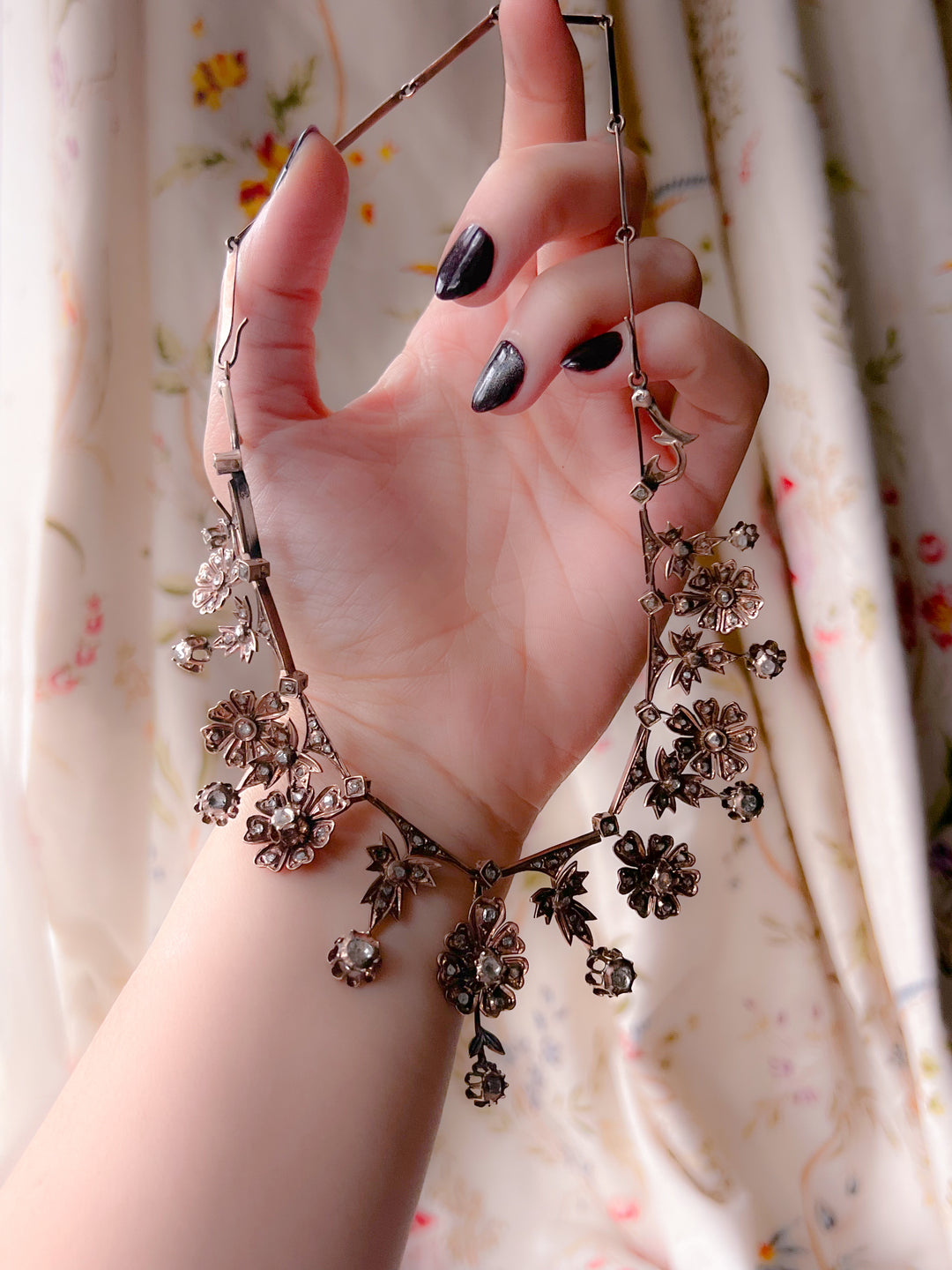 Remarkable Rose-Cut Diamond Floral Garland Necklace