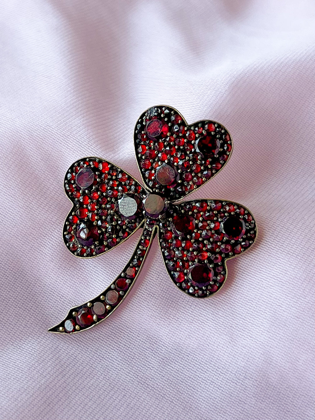 Delightful Edwardian Clover Brooch with Bohemian Garnets