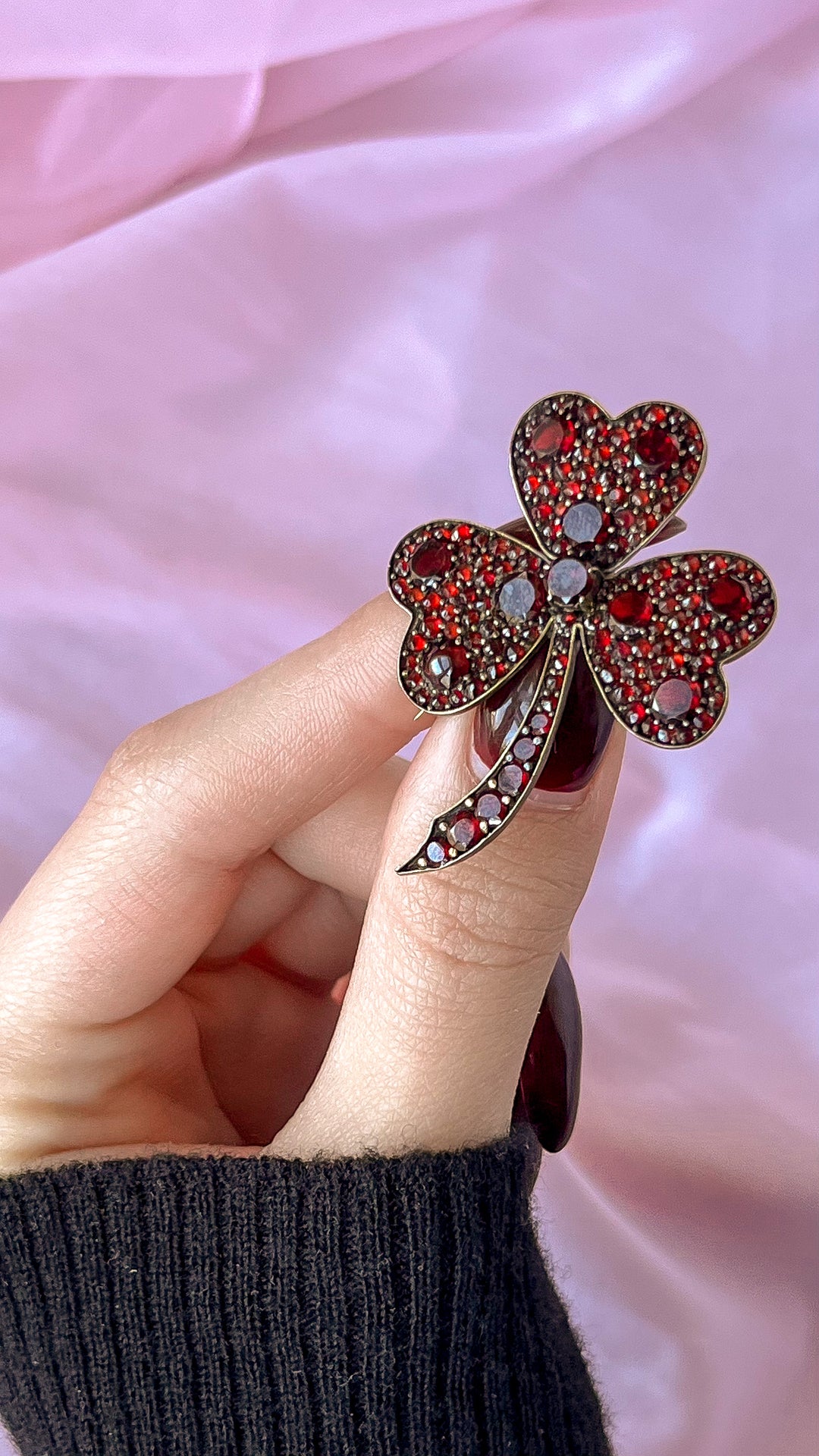 Delightful Edwardian Clover Brooch with Bohemian Garnets