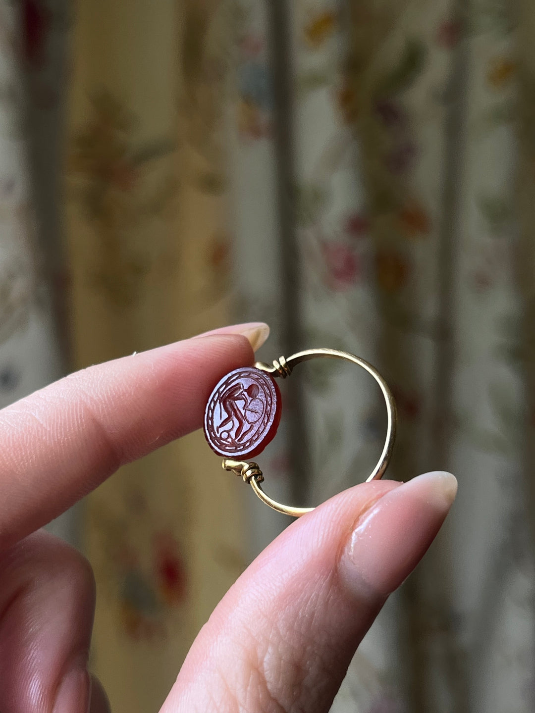 19th C Egyptian Revival Carnelian Scarab Specimen Ring With 3 Ribbons