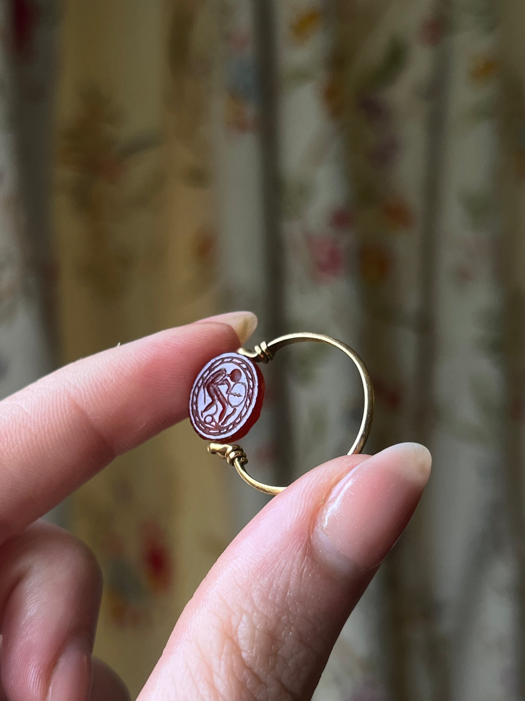 19th C Egyptian Revival Carnelian Scarab Specimen Ring With 3 Ribbons