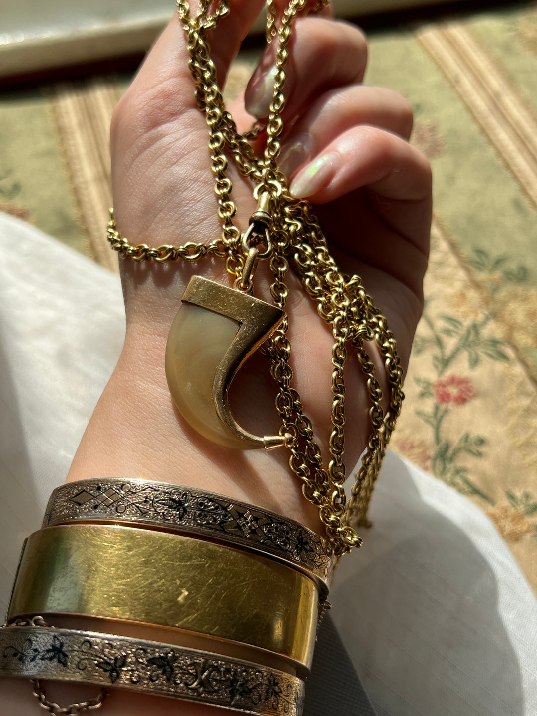 A Stunning Victorian Claw Pendant in 14ct