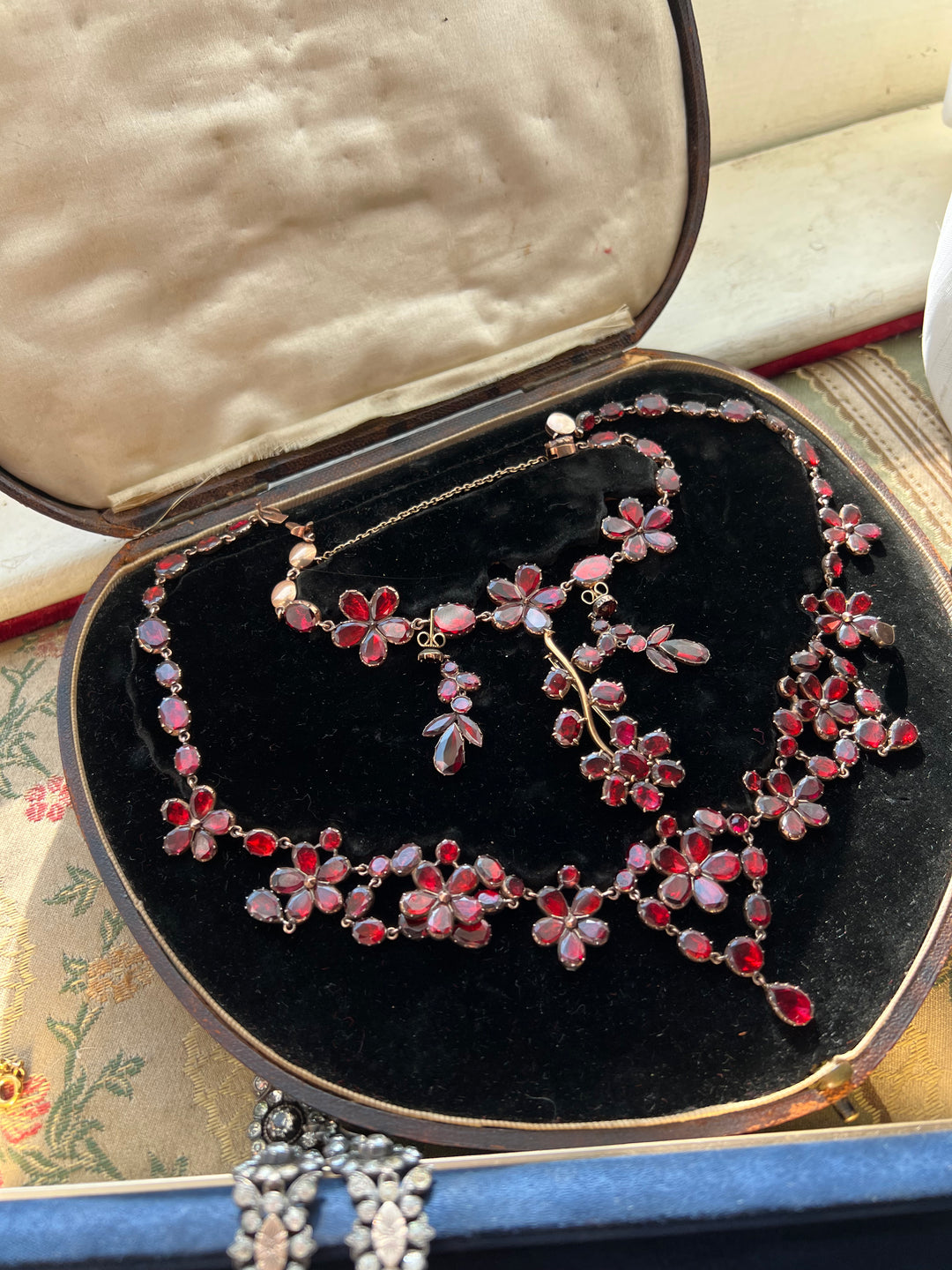 Outstanding Georgian Parure In Fitted Box