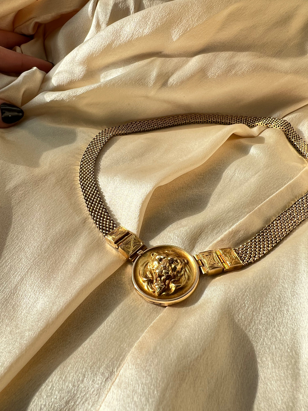 Art Nouveau Lion Collar in 14ct