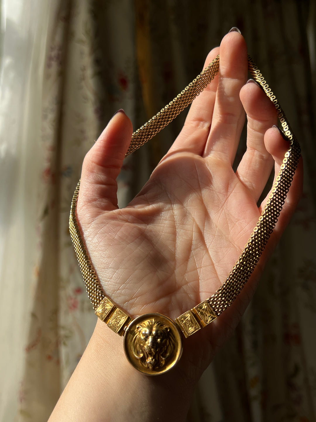 Art Nouveau Lion Collar in 14ct