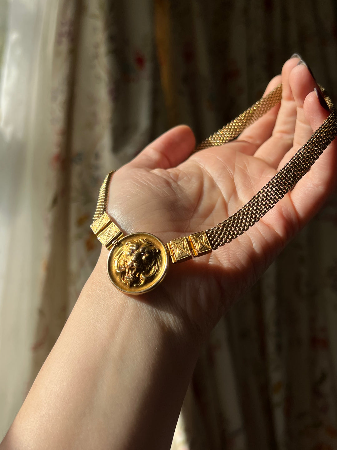 Art Nouveau Lion Collar in 14ct