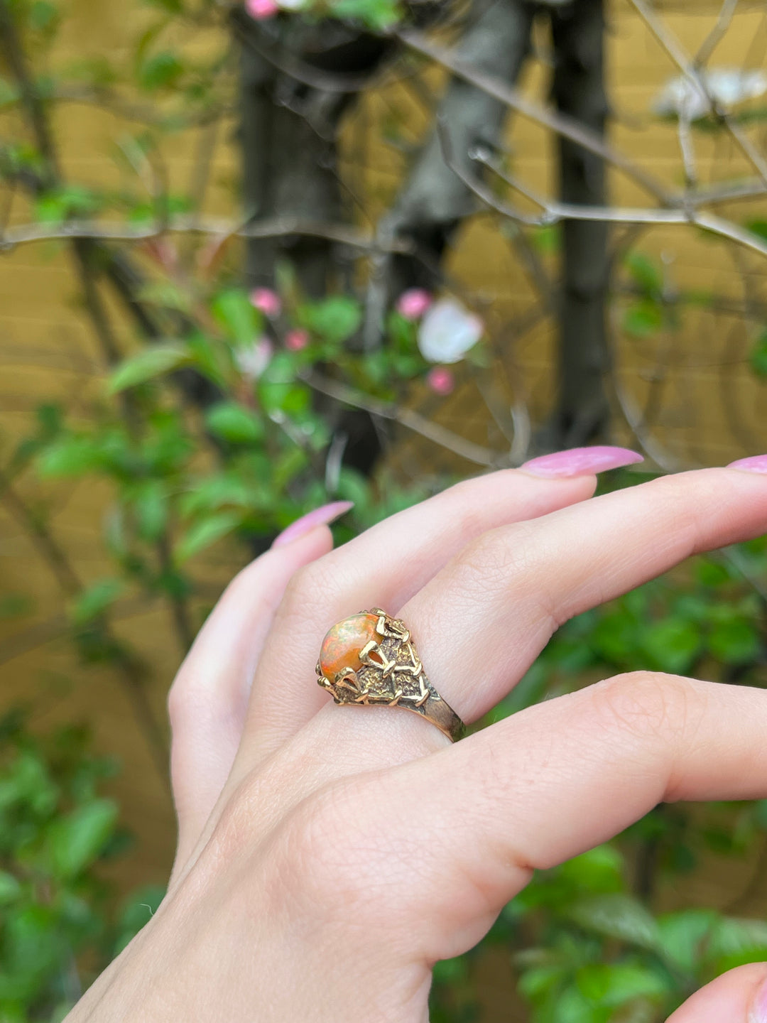 Superb Vintage Opal Ring in 18ct Signed Italy