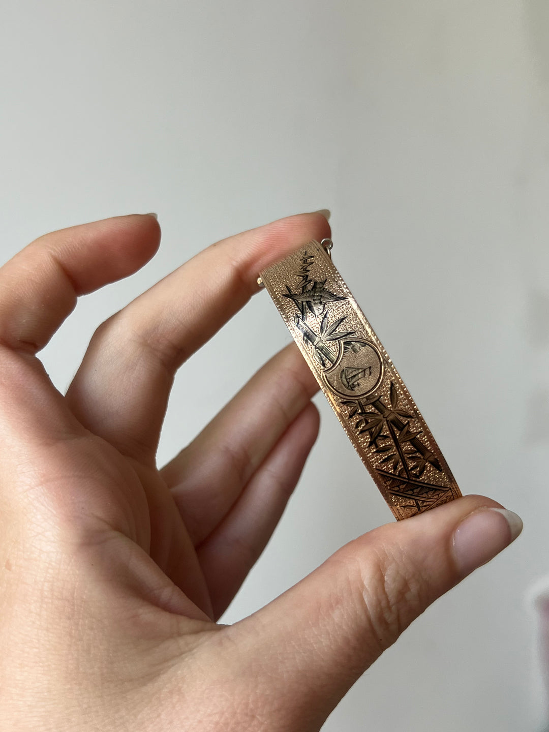 14ct Chinoiserie Bangle with Taille D’Epargne Enamel