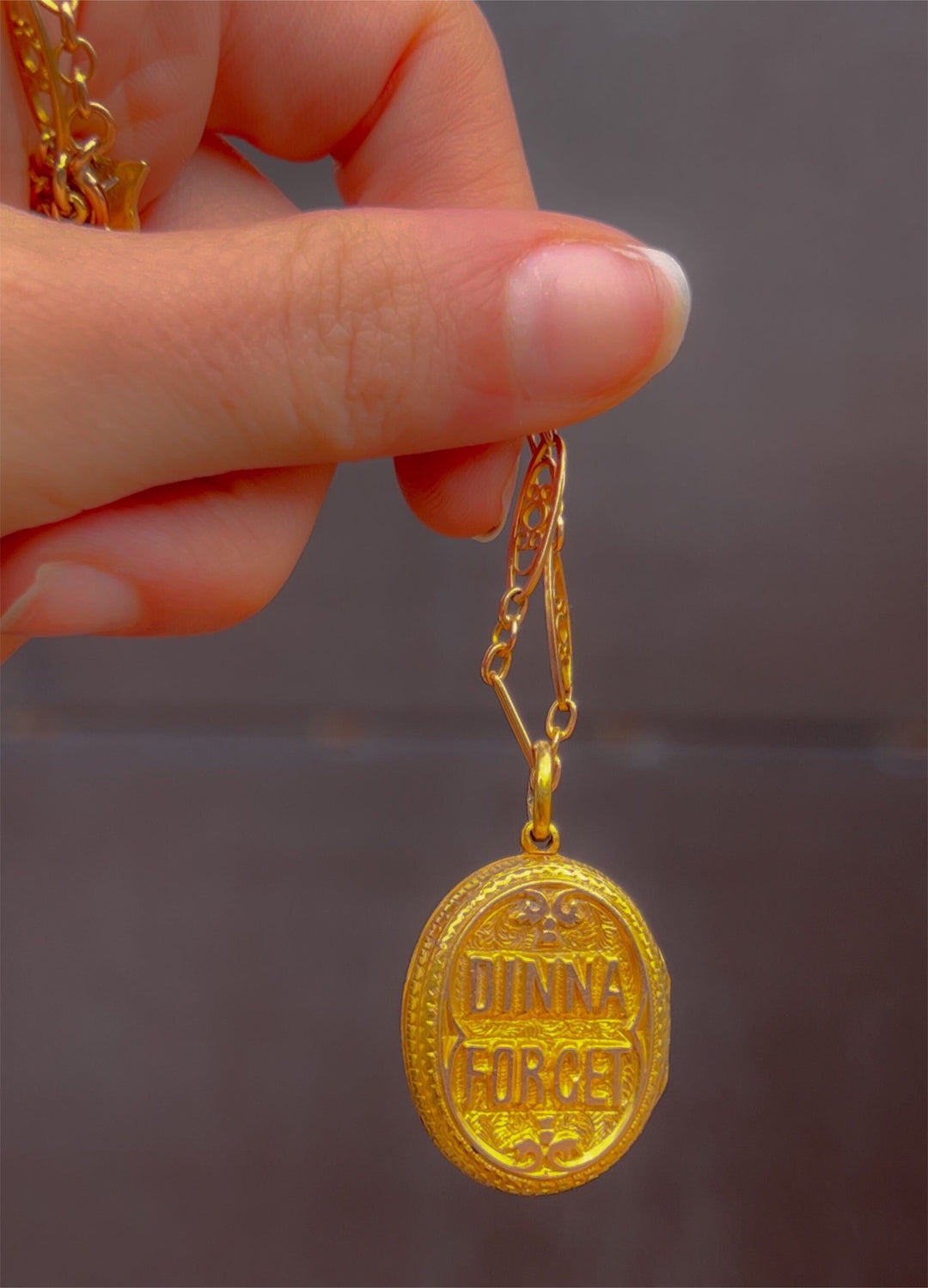 Scottish ‘Dinna Forget’ Locket in 9k