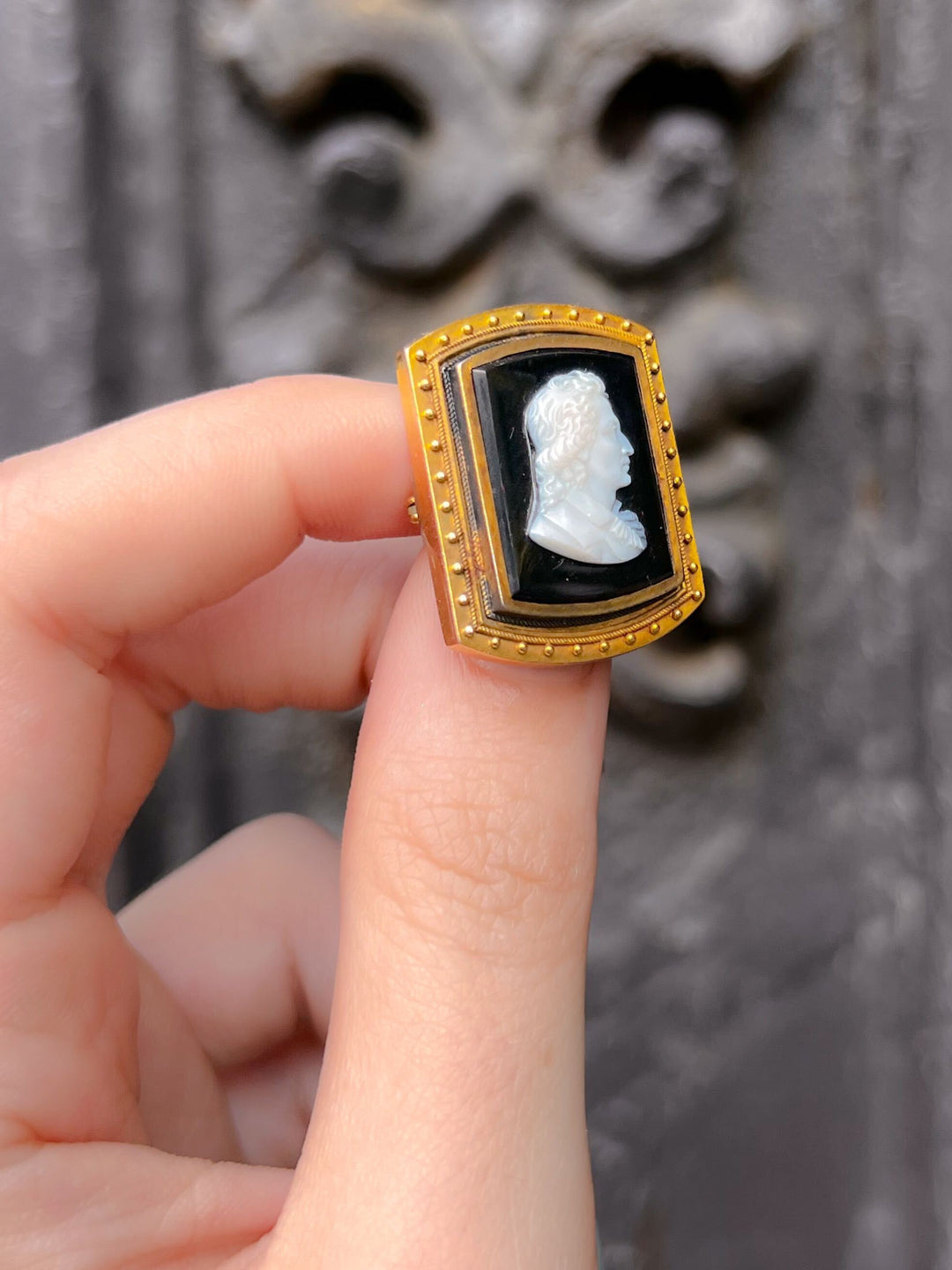 Onyx 15k Cameo Brooch of Gentleman with Lace Cravat