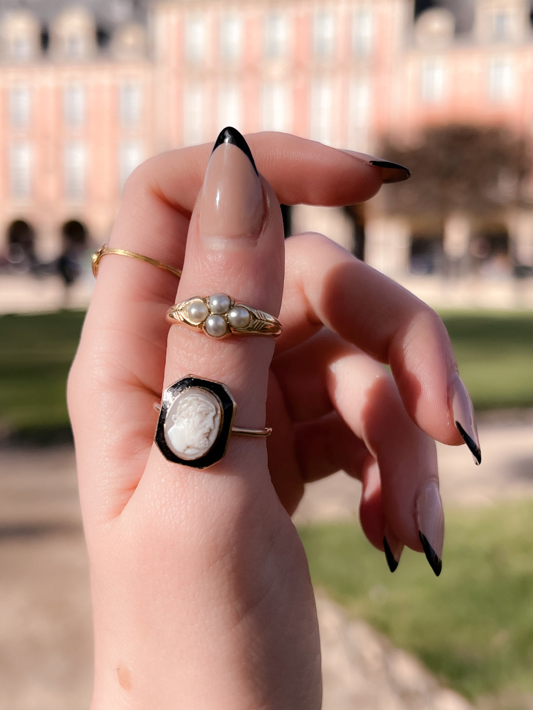 Outstanding Victorian Cameo And Enamel Ring in 9ct