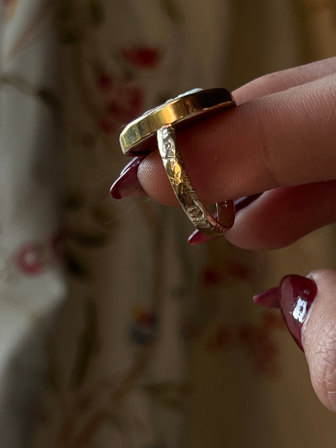 Superb Victorian 14ct Angel Cameo Ring