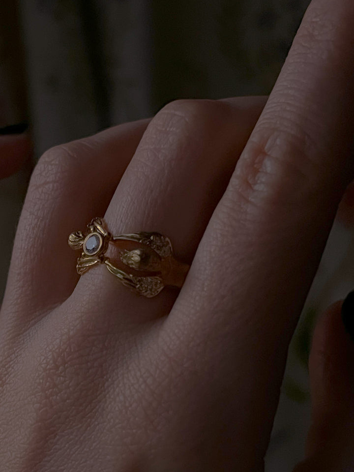 Outstanding 18ct Diamond Figural Ring with Winge'd Angels