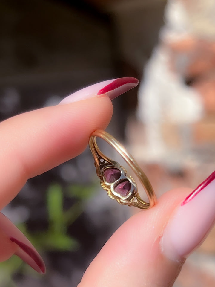 Stunning Victorian 15ct Garnet Double Heart Ring