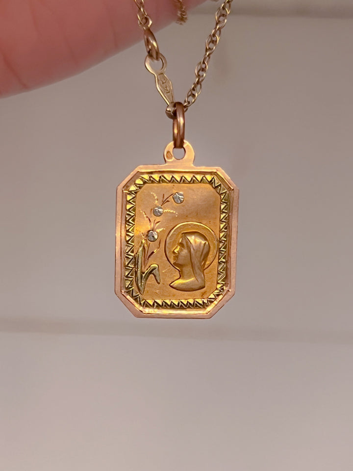 Superb French Madonna Medallion in 18ct