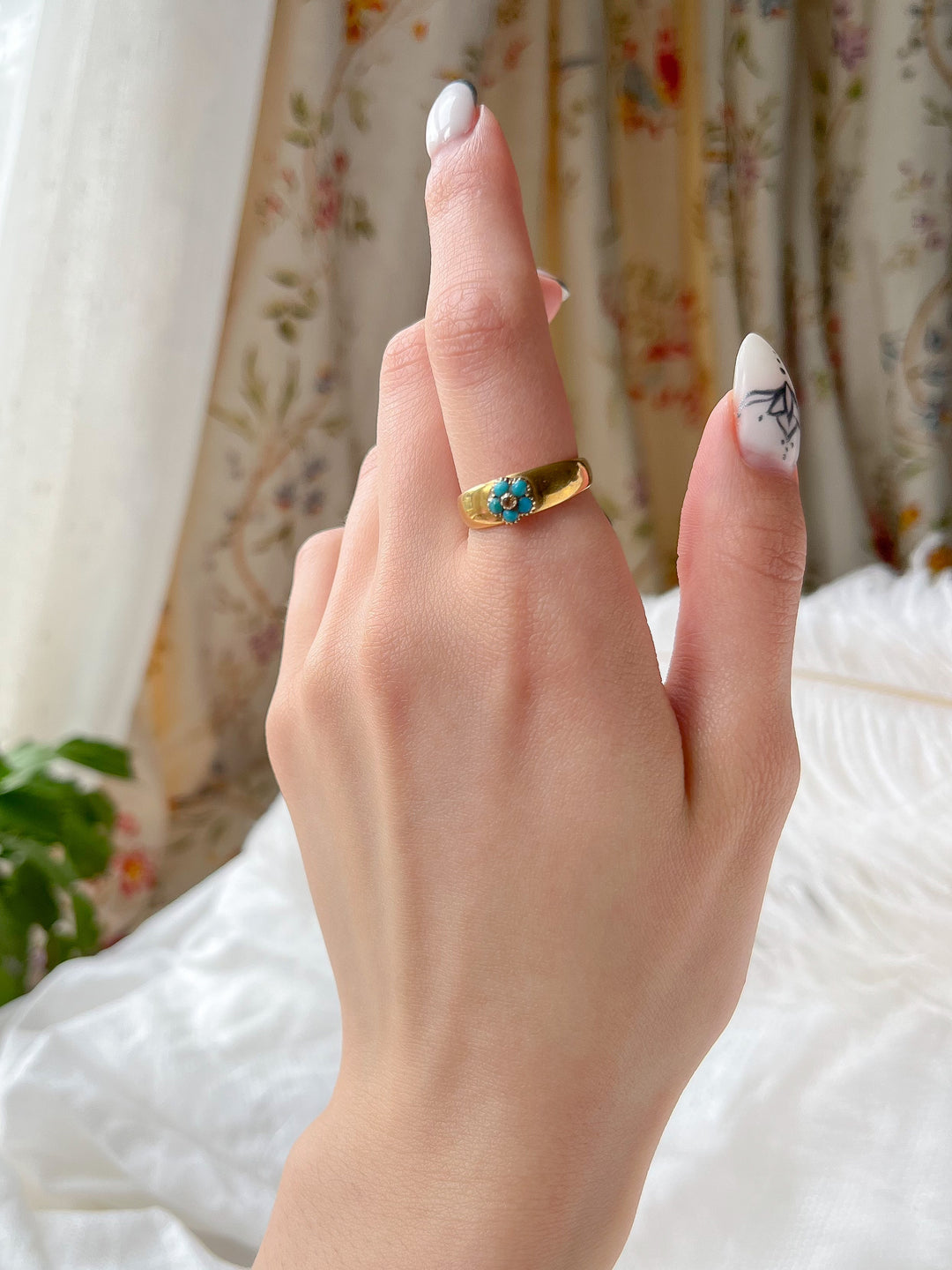 18ct Victorian Band With Turquoise Forget Me Not