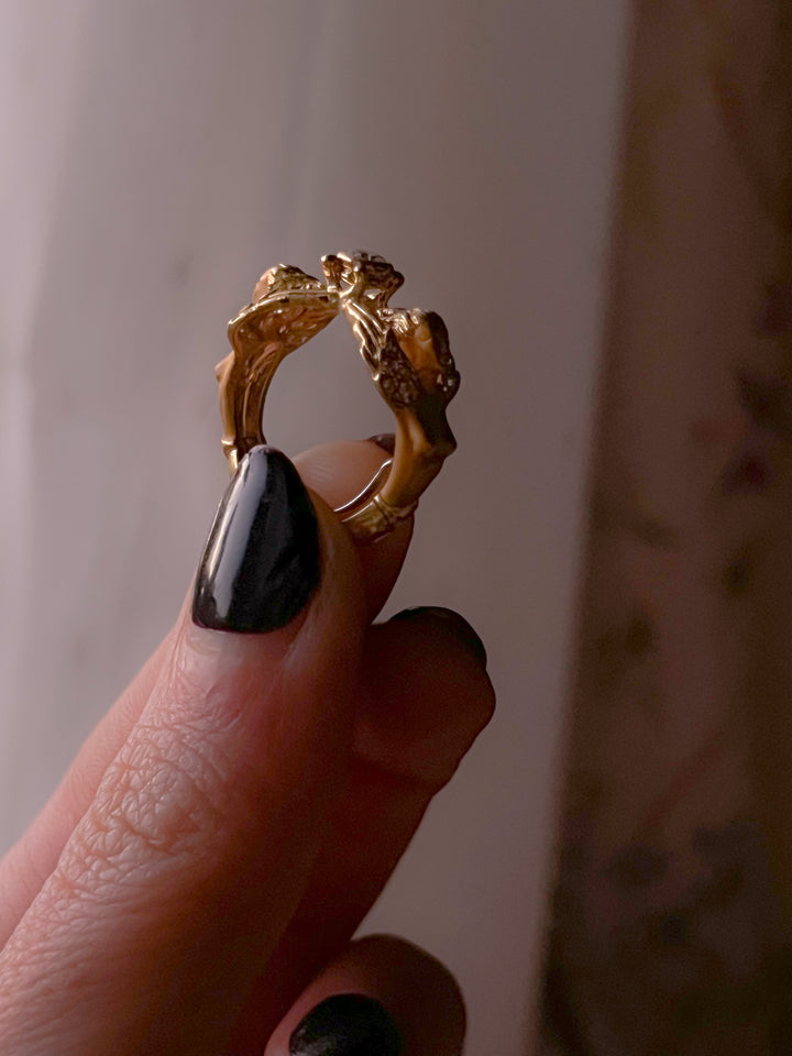 Outstanding 18ct Diamond Figural Ring with Winge'd Angels