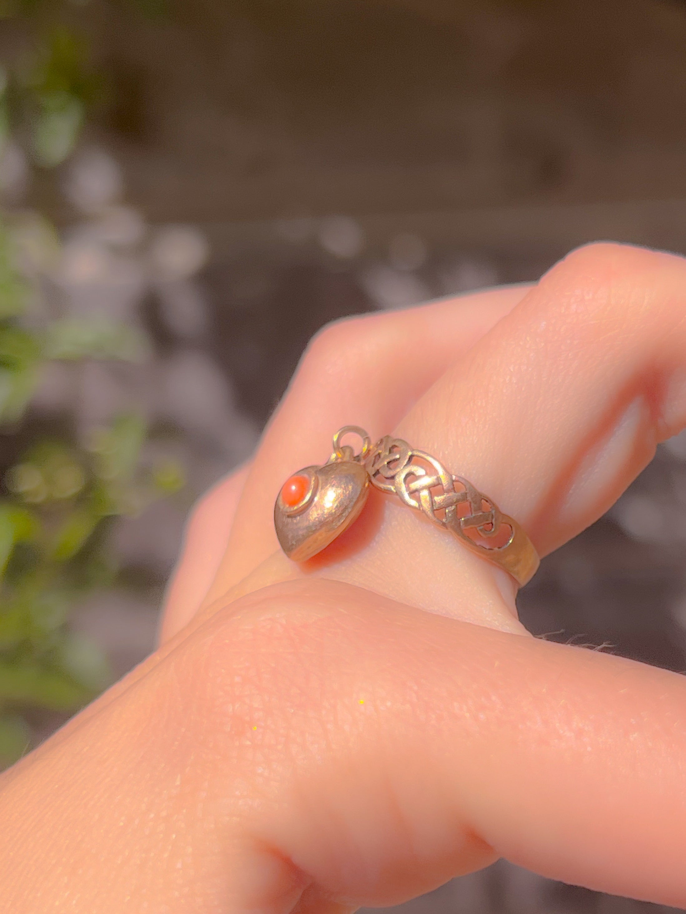 Gorgeous 9ct Coral Heart Charm Ring