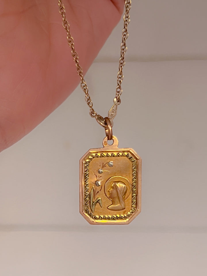 Superb French Madonna Medallion in 18ct