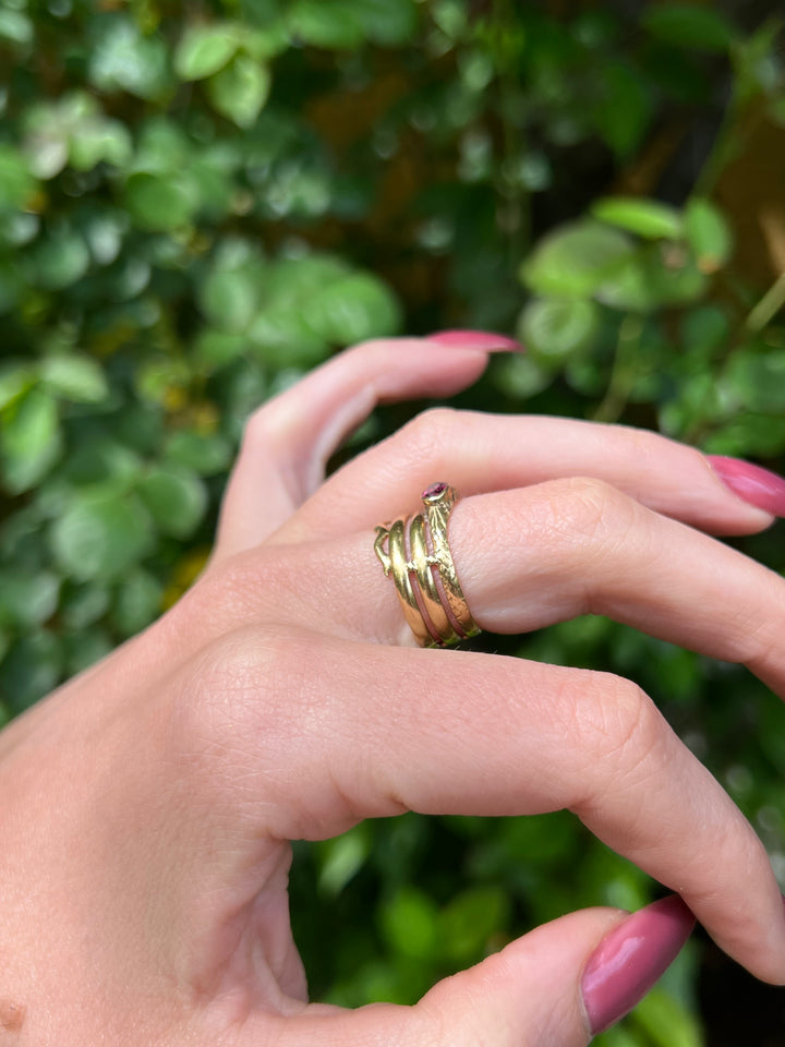Stunning 18ct French Import Snake Ring with Garnet