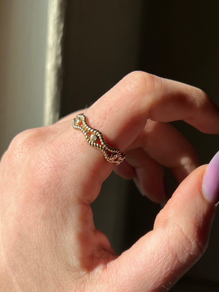 Vintage Diamond Wave Band with diamonds