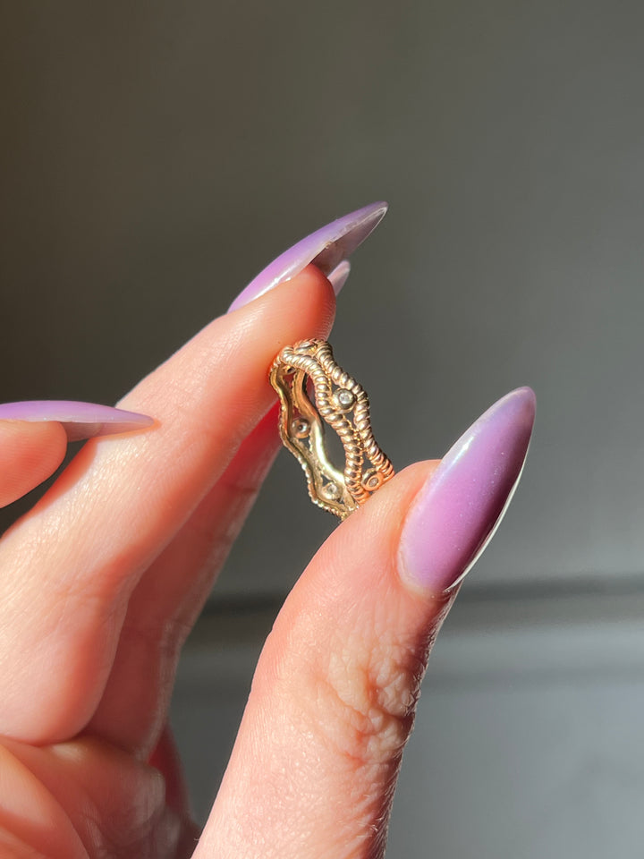Vintage Diamond Wave Band with diamonds