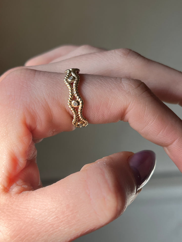 Vintage Diamond Wave Band with diamonds