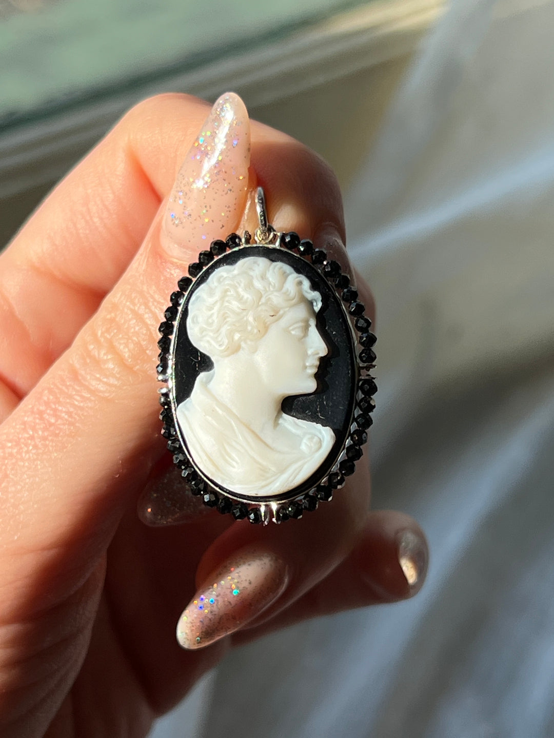 14ct White Gold Onyx Gentleman Cameo Brooch with Black Zircon Halo