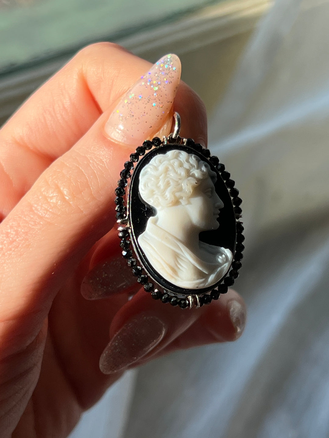 14ct White Gold Onyx Gentleman Cameo Brooch with Black Zircon Halo