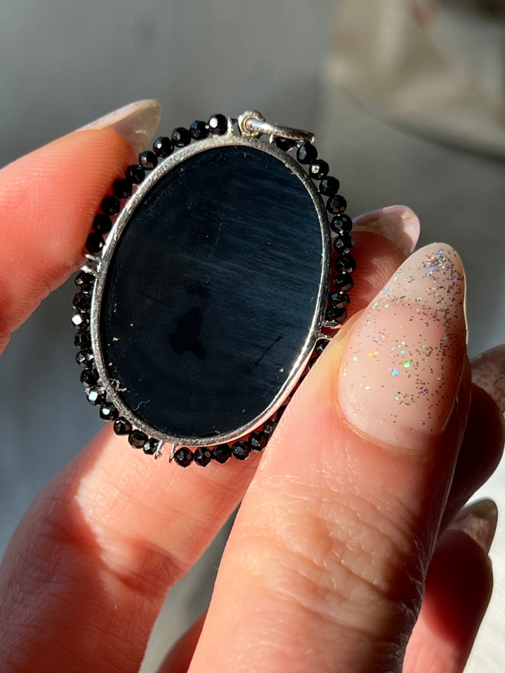 14ct White Gold Onyx Gentleman Cameo Brooch with Black Zircon Halo