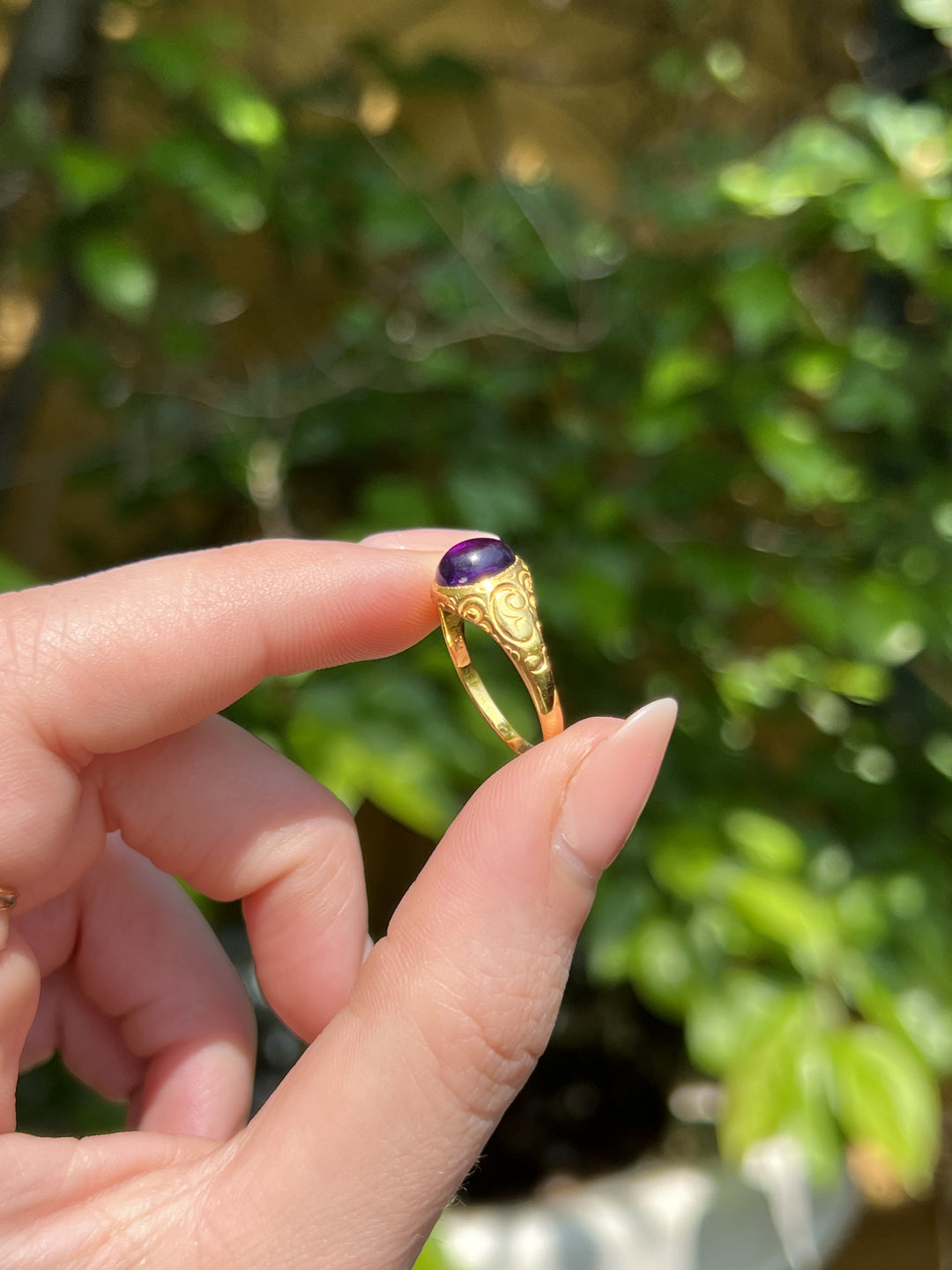 18ct Victorian Amethyst Cabochon Ring