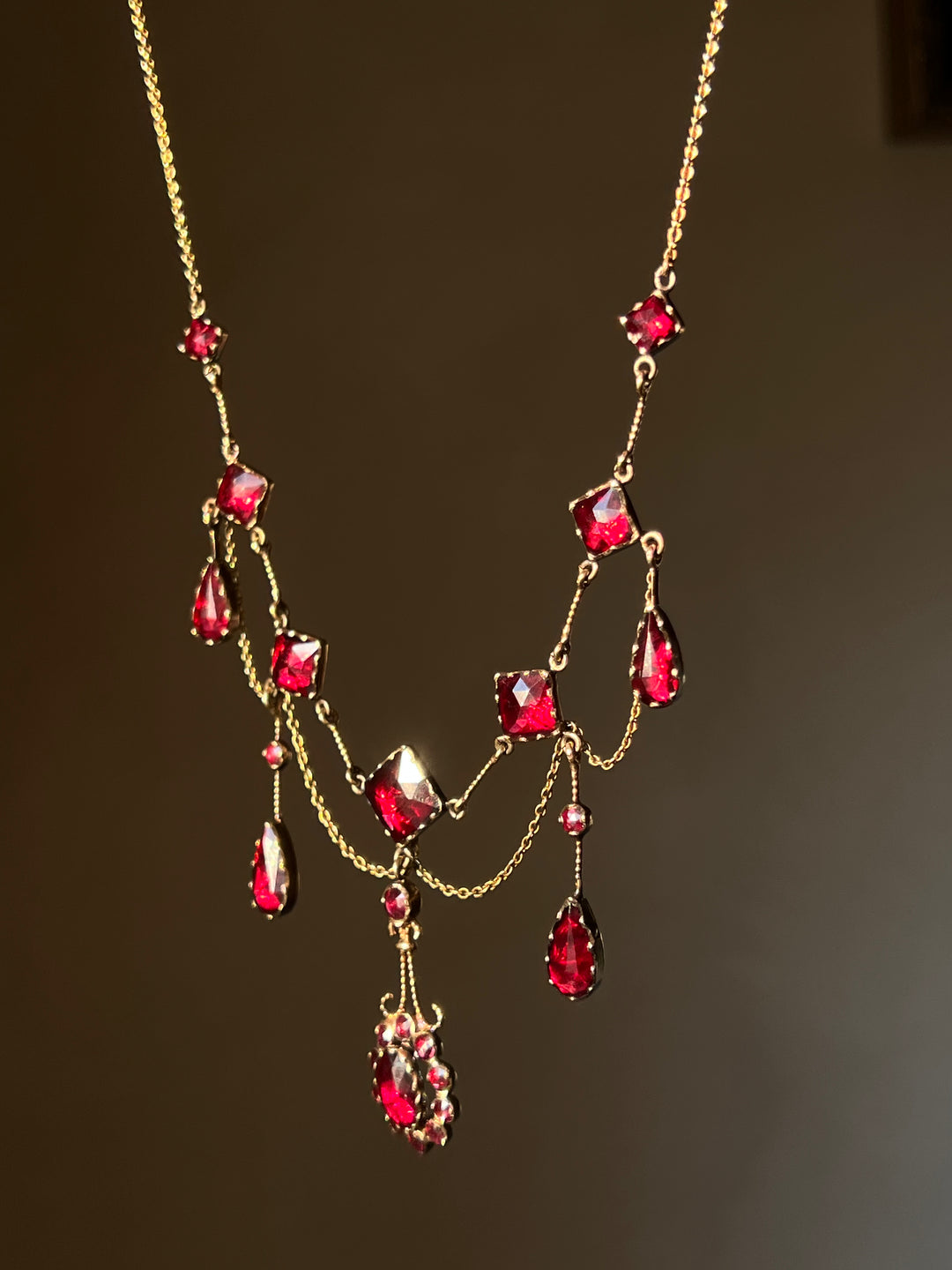 Swagged French Perpignan Garnet Garland Necklace in 18ct