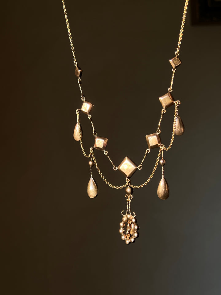 French Perpignan garnet garland necklace in 18ct gold, romantic pre-Belle Époque design with garnet rosette