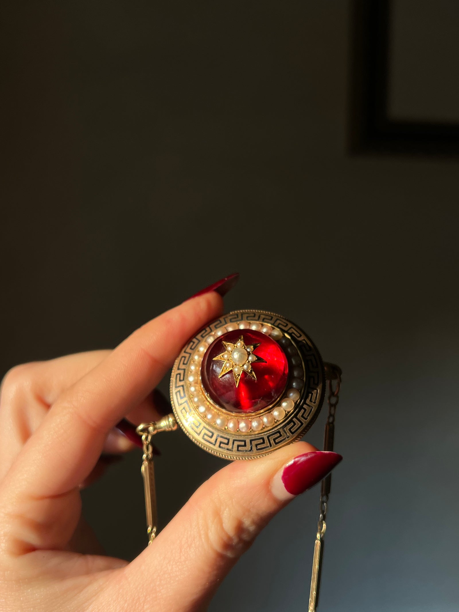 Victorian red foiled rock crystal brooch from circa 1870 with large faceted stone and gold-tone setting