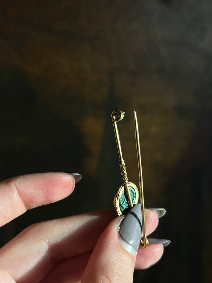 Rare Egyptian Revival Scarab Bar Brooch in 22ct