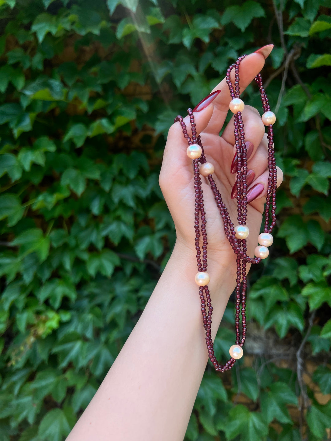 The Eloise Pearl Necklace in Garnet 25"