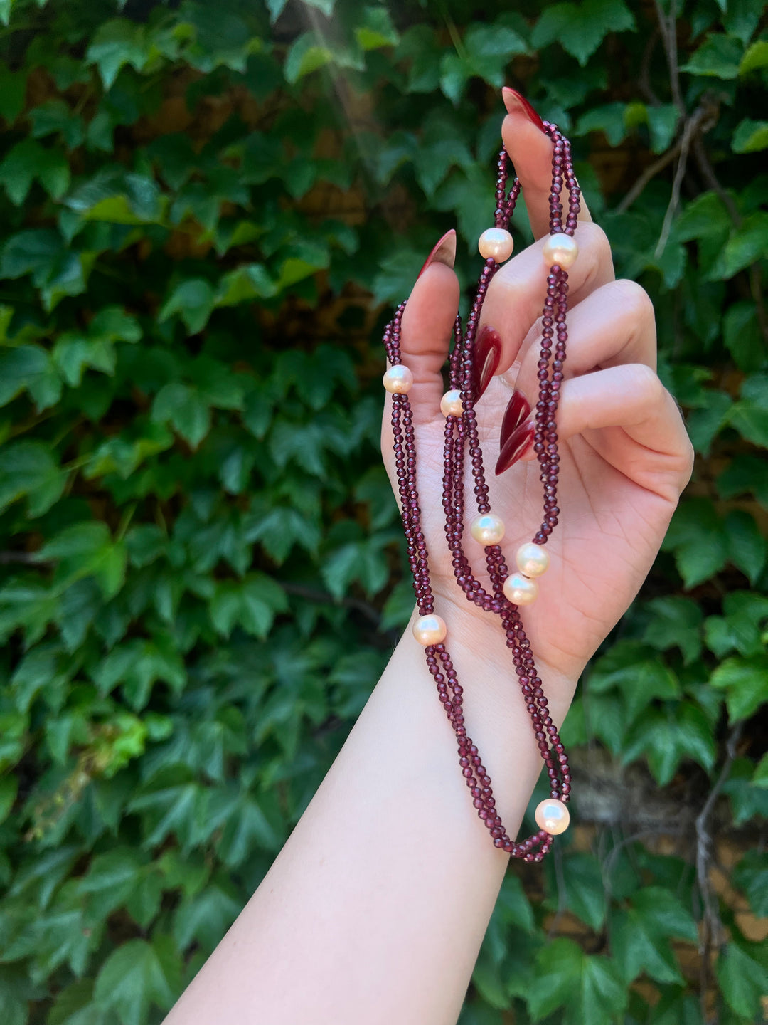 The Eloise Pearl Necklace in Garnet 25"