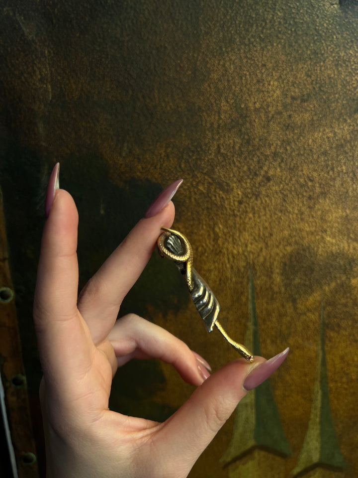 'Serpente in Mano' Pendant