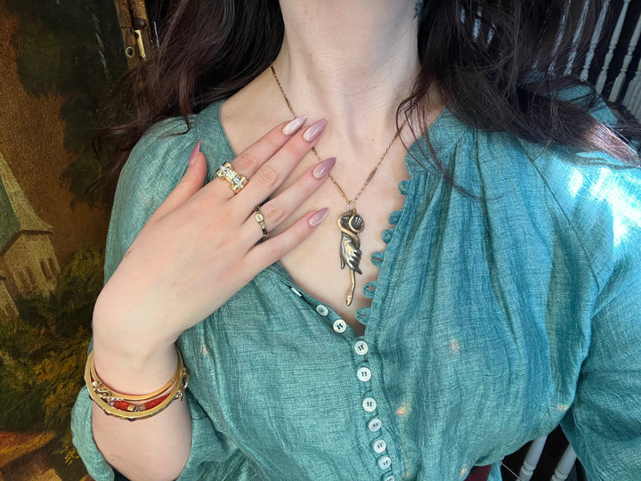 'Serpente in Mano' Pendant