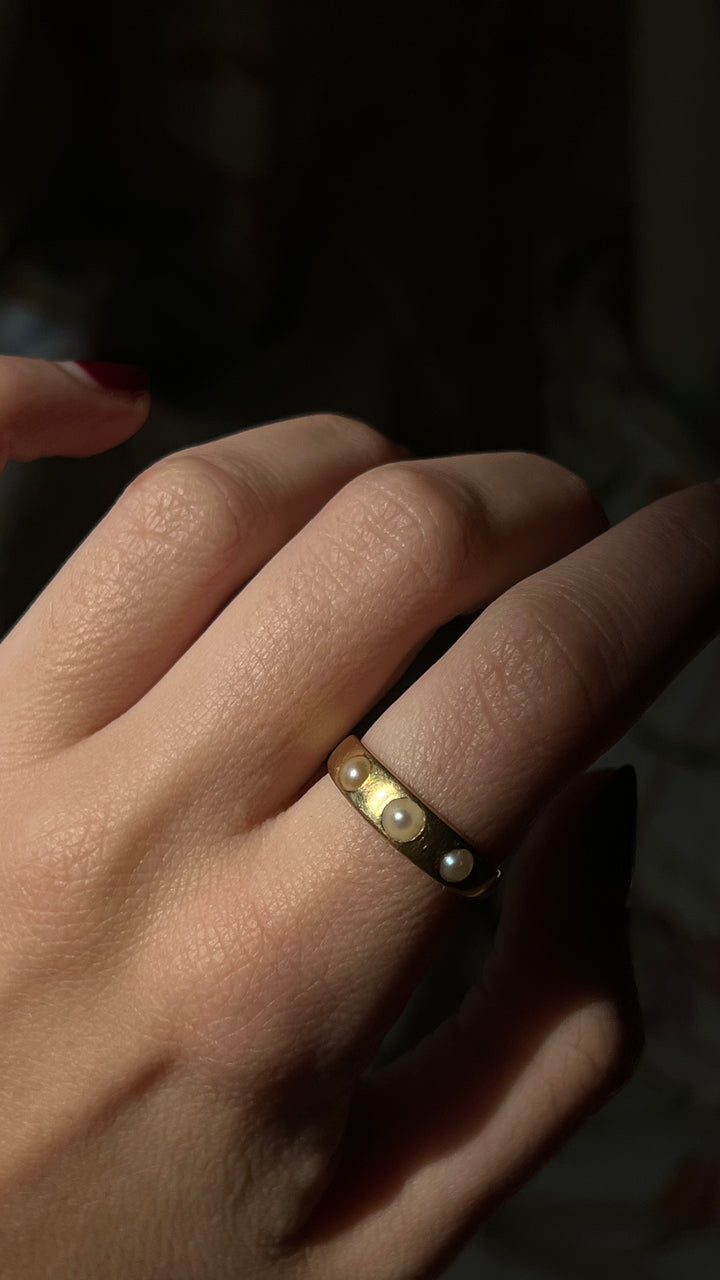 Gorgeous Victorian English Three Pearl Band 18ct