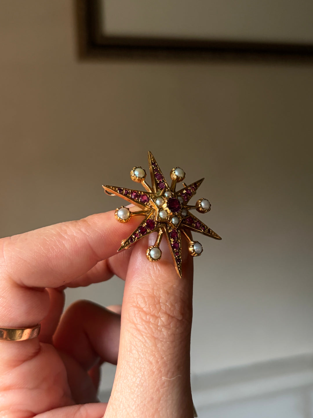 English Victorian Spinel Star Brooch with Pearls | 25 Pink/Purple Spinels | 9ct Gold | c.1870s