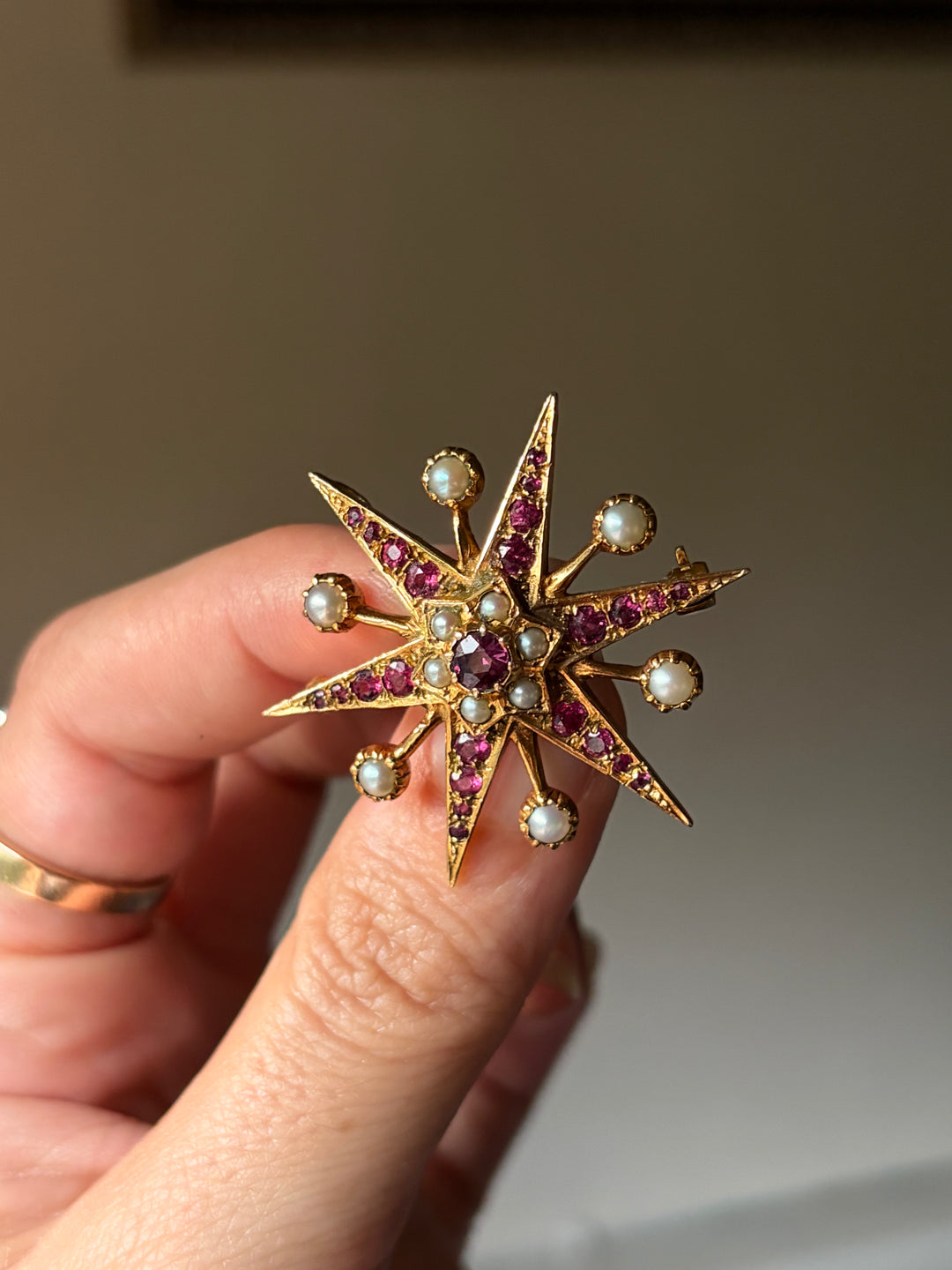 English Victorian Spinel Star Brooch with Pearls | 25 Pink/Purple Spinels | 9ct Gold | c.1870s