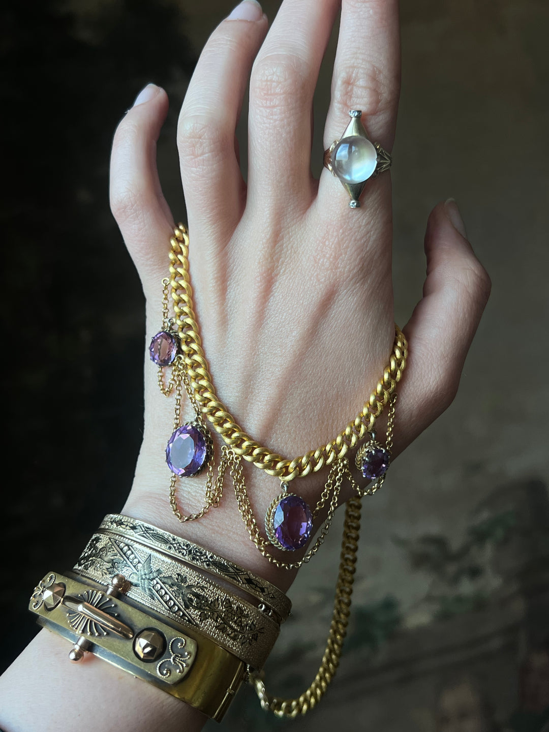 15ct Amethyst Festoon Necklace | Bloomed Gold Reeded Chain | English Victorian c.1870s