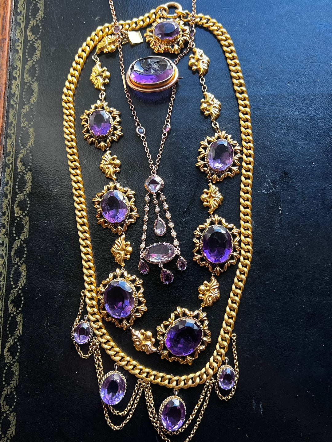 15ct Amethyst Festoon Necklace | Bloomed Gold Reeded Chain | English Victorian c.1870s