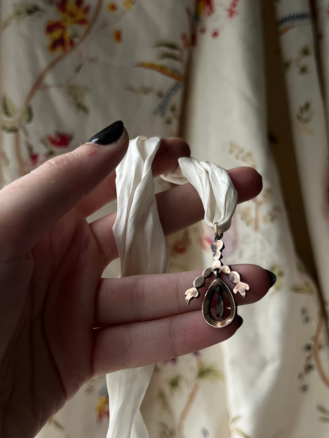 12ct and Silver Rose Cut Diamond Pendant *include white ribbon*
