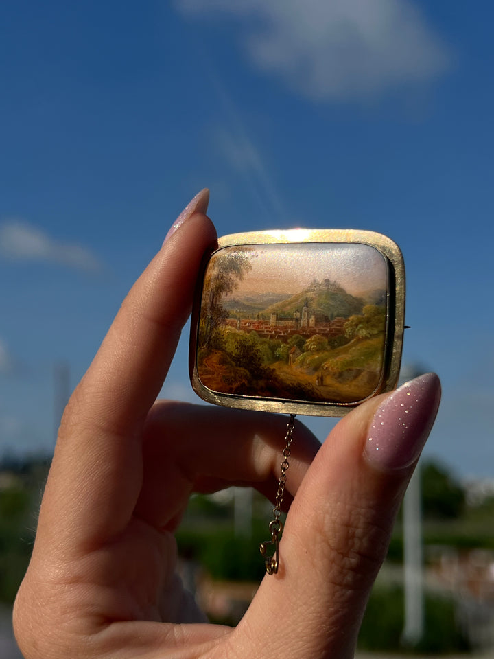 19th Century Porcelain Scenic Brooch in 14 ct