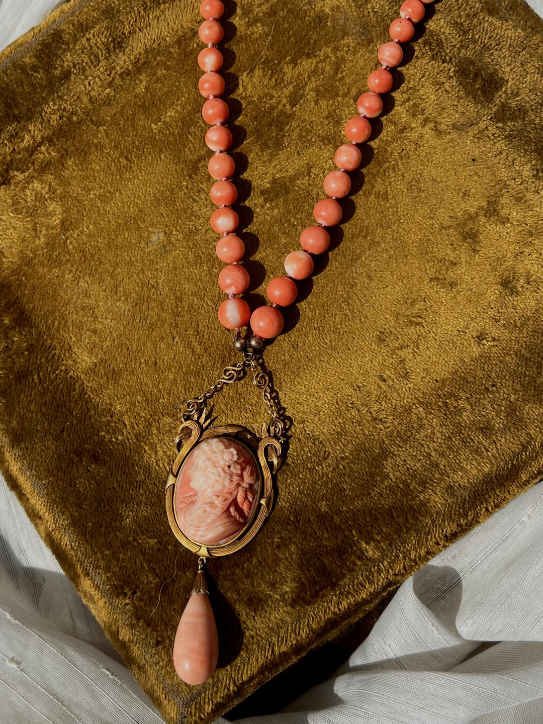 Exceptional Art Nouveau Coral Cameo Lavaliere Necklace