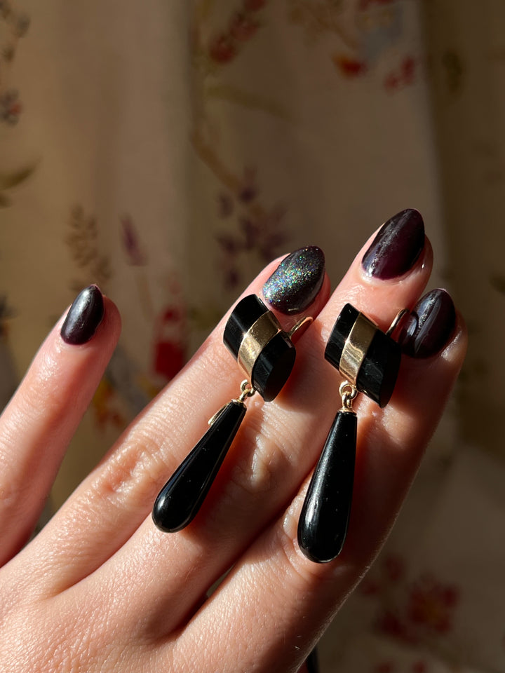 Outstanding Onyx / Black Chalcedony Drop Earring 1860