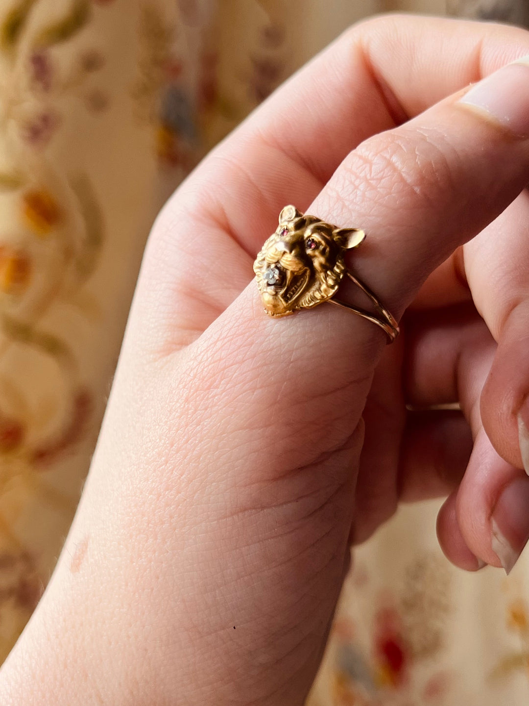 The Lady Lioness Conversion Ring in 14ct