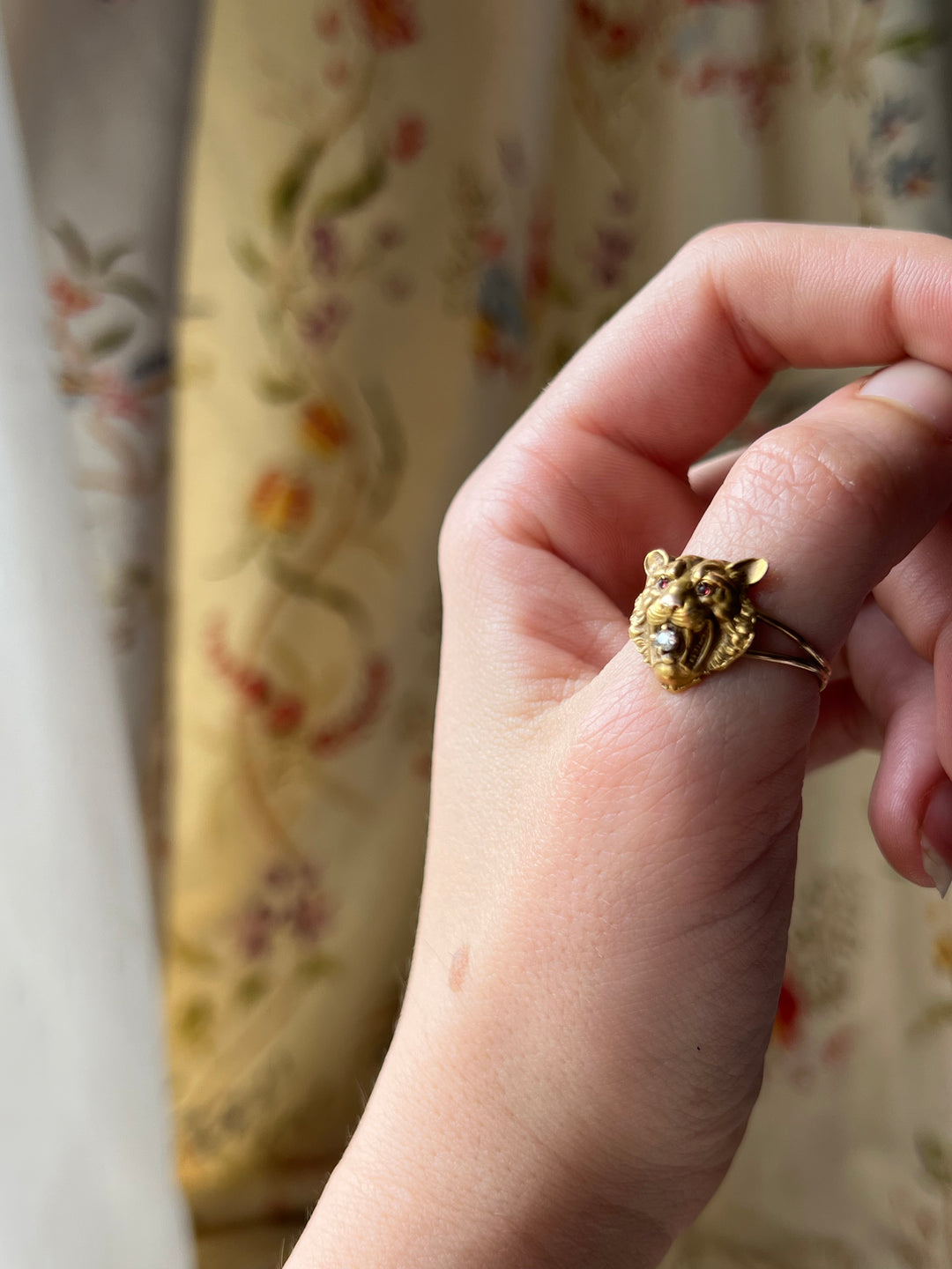 The Lady Lioness Conversion Ring in 14ct